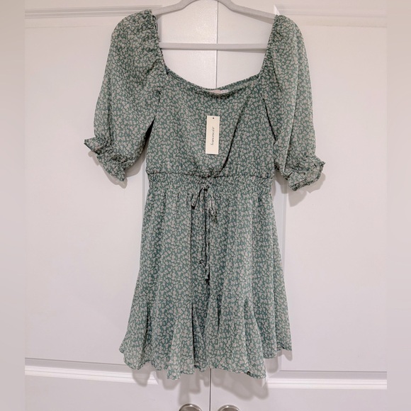 NWTFrancesca‘s Square Neck, Bell-Sleeved Dress, XS Green - Picture 1 of 5